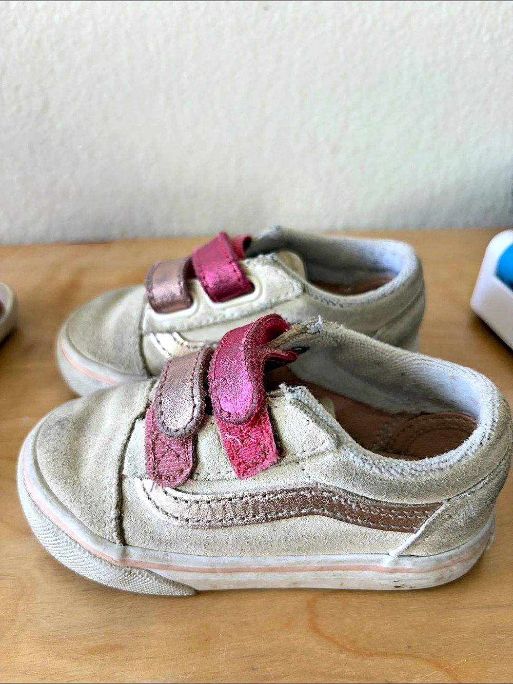 Vans Toddler Old Skool V Kids Pink & White Sneakers